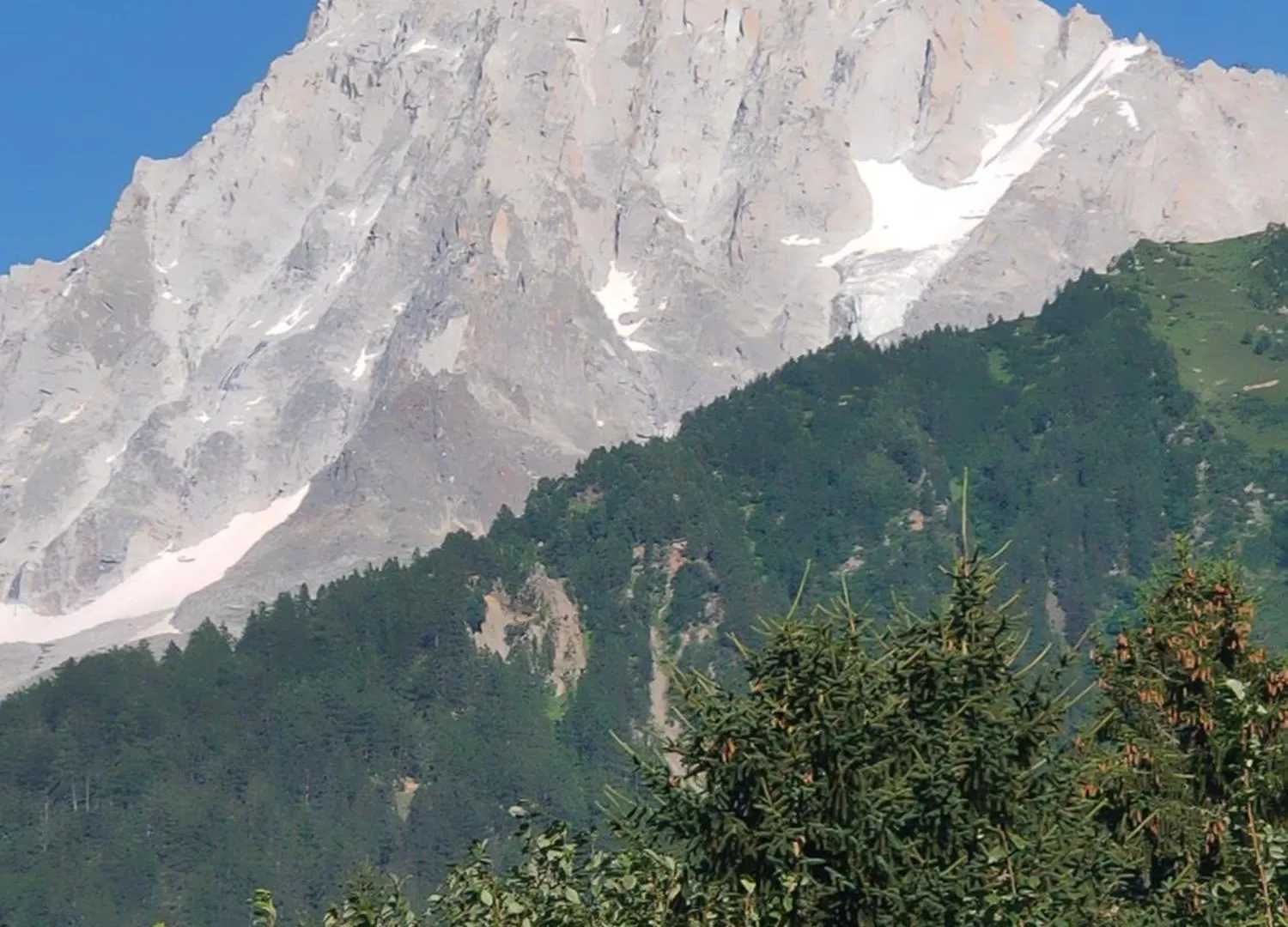 Apartment Beau Studio Dans La Vallee De Chamonix Les Trabets France